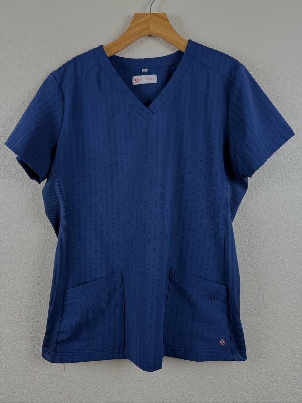 White Criss - Women's V-Neck Medical Scrub Top in Navy Blue - Size Large